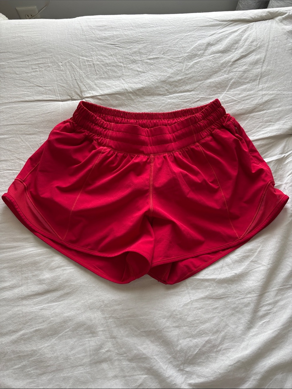 Women’s red lululemon hotty hots